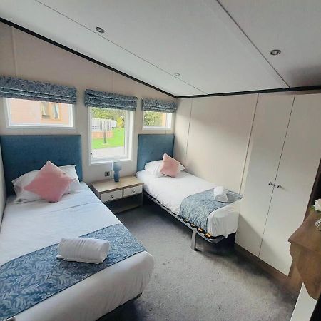 Darwin Lodge With Hot Tub Malton Exterior foto
