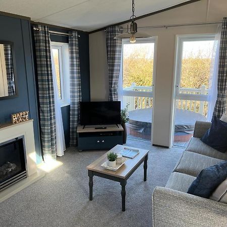 Darwin Lodge With Hot Tub Malton Exterior foto