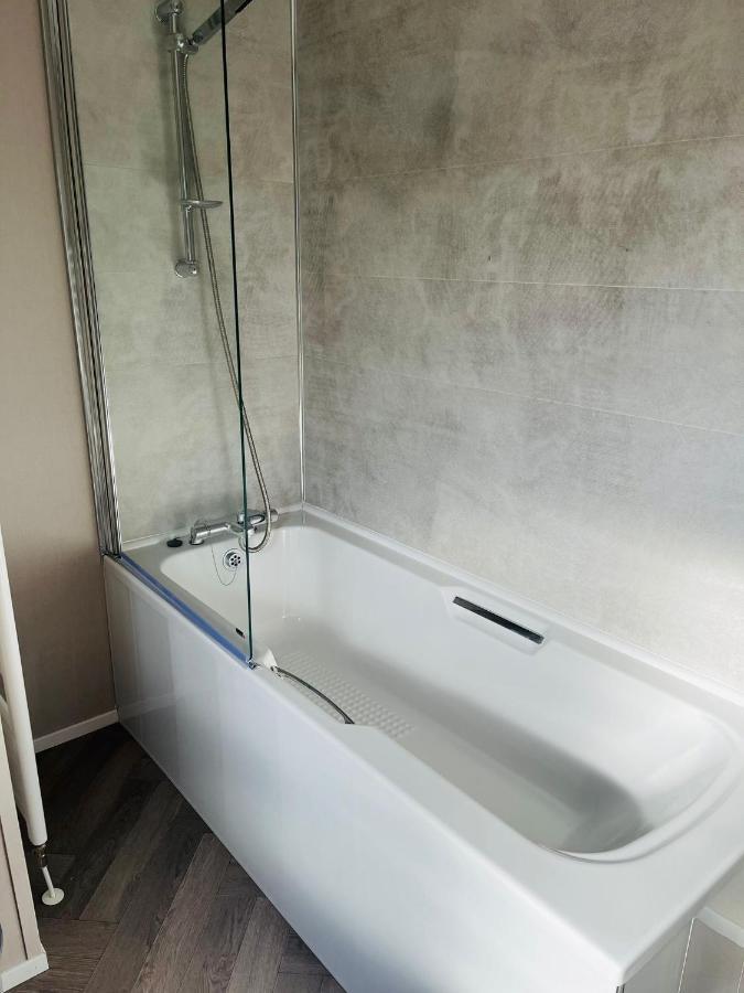 Darwin Lodge With Hot Tub Malton Exterior foto