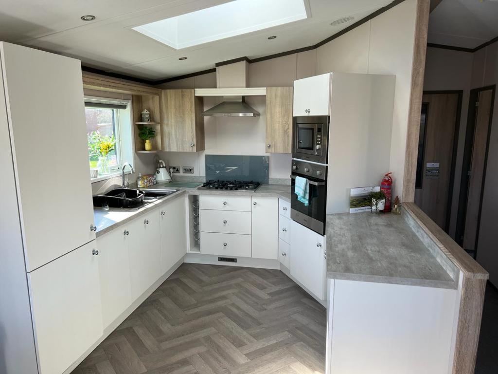 Darwin Lodge With Hot Tub Malton Exterior foto
